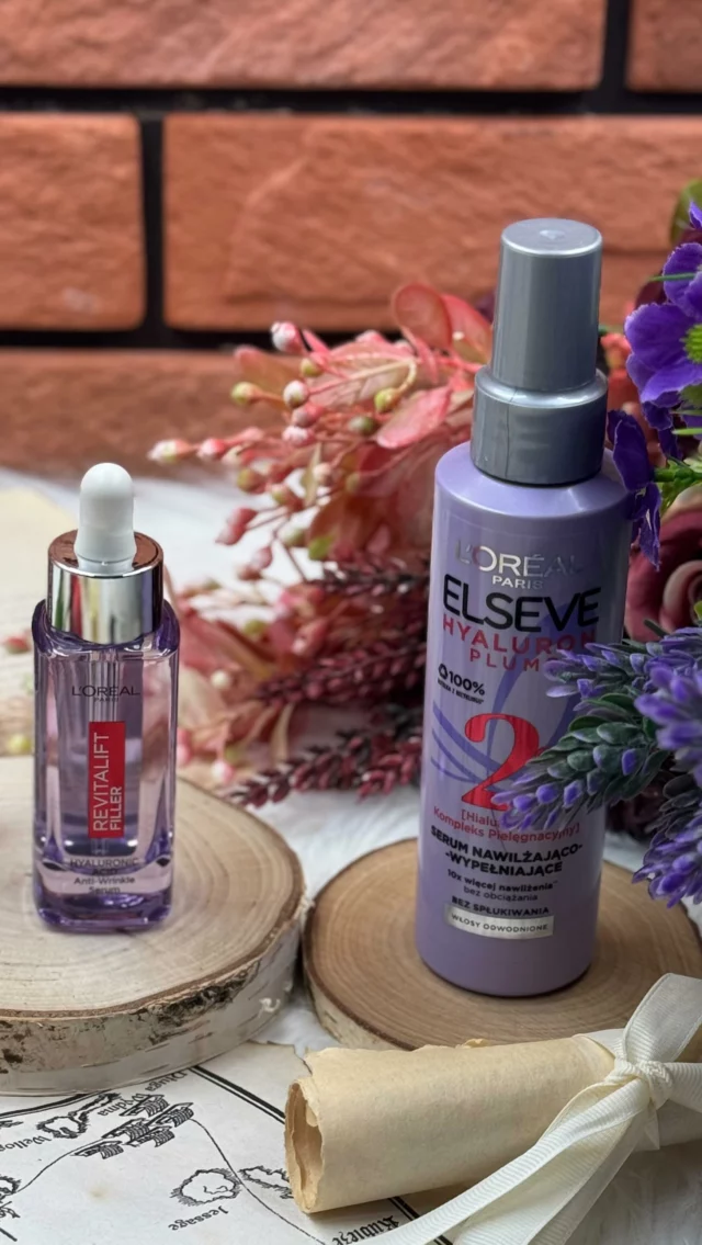 ✨ PLUMPING – trend, który kocha nasza skóra i włosy! ✨
Słyszeliście już o plumpingu? To jeden z najgorętszych trendów w pielęgnacji!
Polega na intensywnym nawilżeniu i wypełnieniu – tak, by skóra i włosy wyglądały na jędrniejsze, gładsze, bardziej sprężyste i… po prostu zdrowe!

W mojej rutynie plumpingowej stawiam na trio od L’Oréal Paris 💜
✨Plump Ambition Lip Oil – olejek, który w kilka sekund daje efekt pełniejszych, nawilżonych ust. Zero lepkości, samo glow!
✨Revitalift Filler Serum z kwasem hialuronowym – idealne, by wygładzić skórę twarzy i zyskać efekt naturalnego wypełnienia.
✨Elseve Hyaluron Plump Serum – lekki spray bez spłukiwania, który nawilża i pogrubia włosy, nie obciążając ich ani trochę.

Ten rytuał to mój sposób na szybką regenerację i efekt WOW – bez filtra! 💜
Jeśli też kochacie pielęgnację, która działa od razu, koniecznie sprawdźcie produkty z tej serii!

#plumpyourself #skincare #haircare #makeup #współpracareklamowaBC @lorealparis @beautycolab_pl #beautycolab